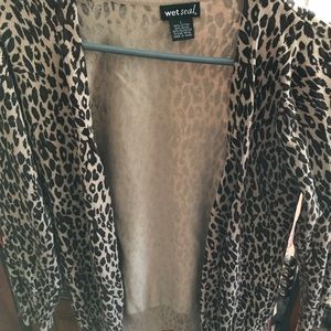 Leopard print cardigan with long sleeves